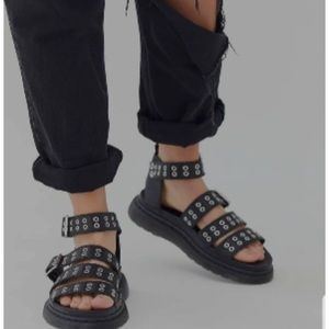 Dr. Martens Clarissa II